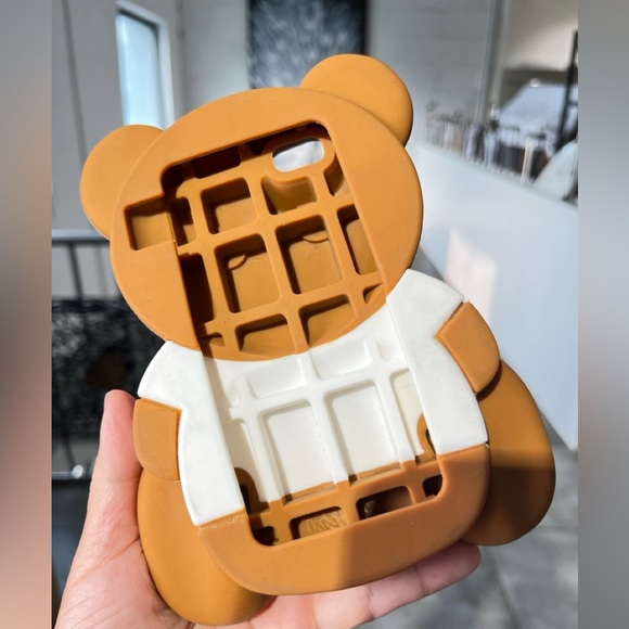 Moschino IPhone 5/5S case or just for decoration NWT - Picture 2 of 5